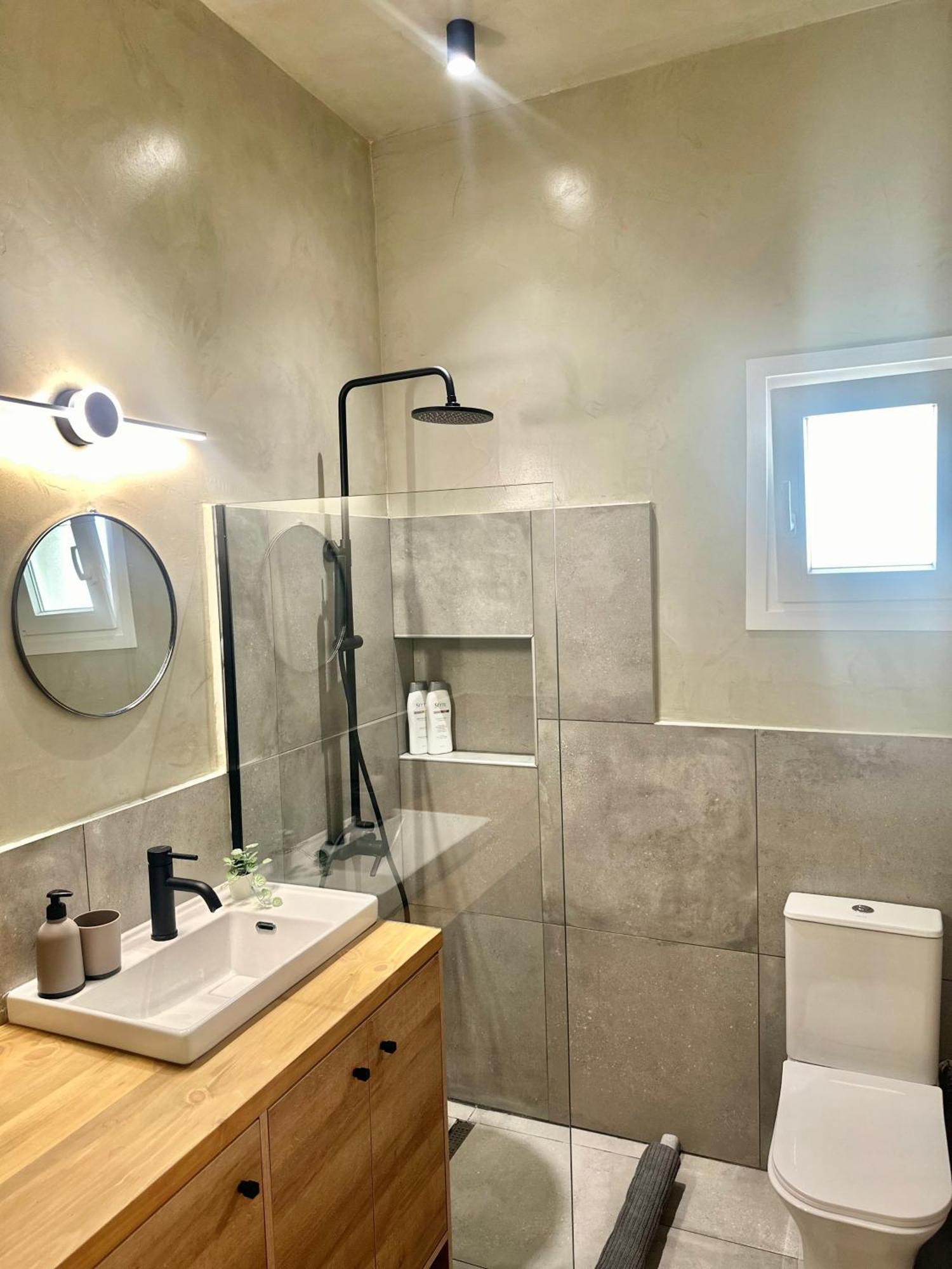 2 Doors Apartment Kavála ภายนอก รูปภาพ